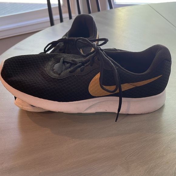Nike women’s athletic shoes, size 12. - Picture 2 of 6